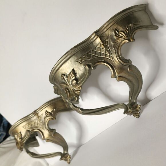 Pair of Vintage Florentine molded gilt resin wall shelves - Picture 4 of 10